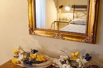 Отель Borgo Dei Corsi Holiday House Реджиолло
