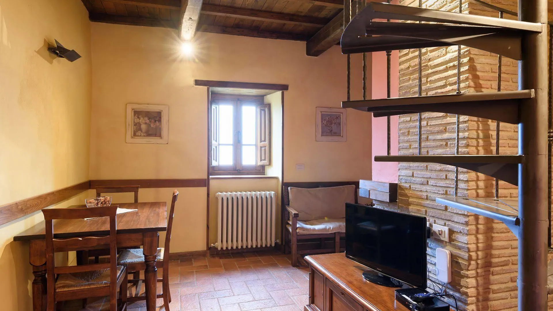 Borgo Dei Corsi Holiday House Реджиолло Отель