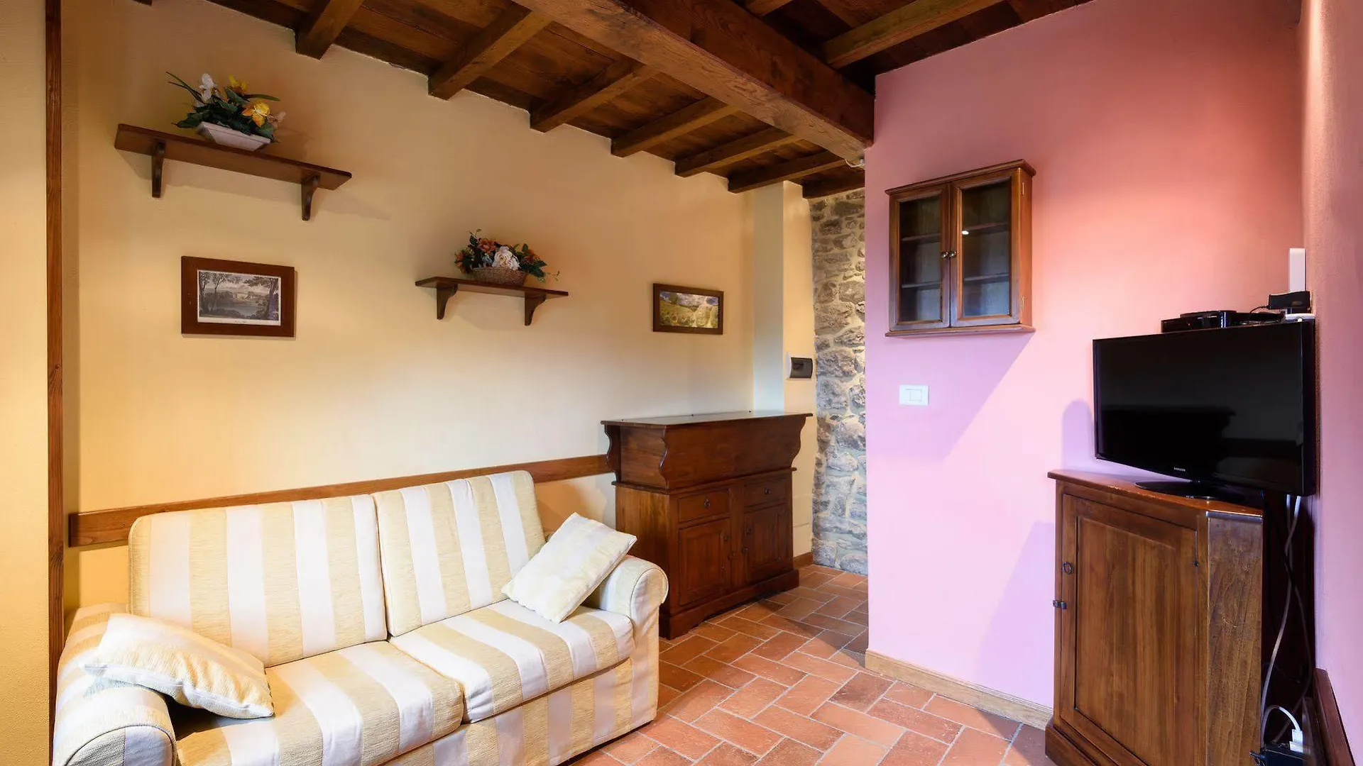 Отель Borgo Dei Corsi Holiday House Реджиолло
