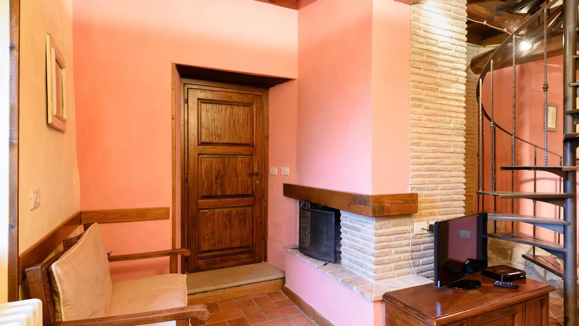Отель Borgo Dei Corsi Holiday House Реджиолло